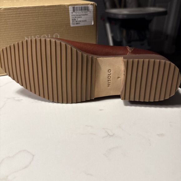 Nisolo Everyday Chelsea Boot, Auburn, Size 7 - Picture 8 of 9